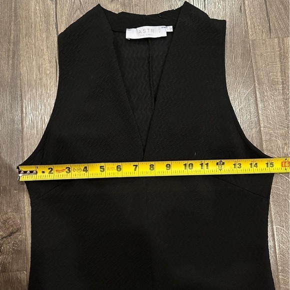ASTR the Label Textured Bodycon V-neck Sleeveless Dress Large Closet Staple - Picture 7 of 11